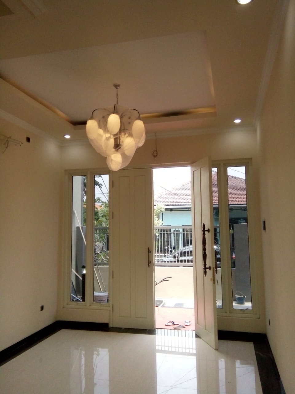 Kediaman Bpk. Peter  Manyar Tompotika, Surabaya