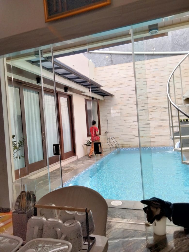 Kediaman Ibu Wisye Jl. Kaliasin, Surabaya