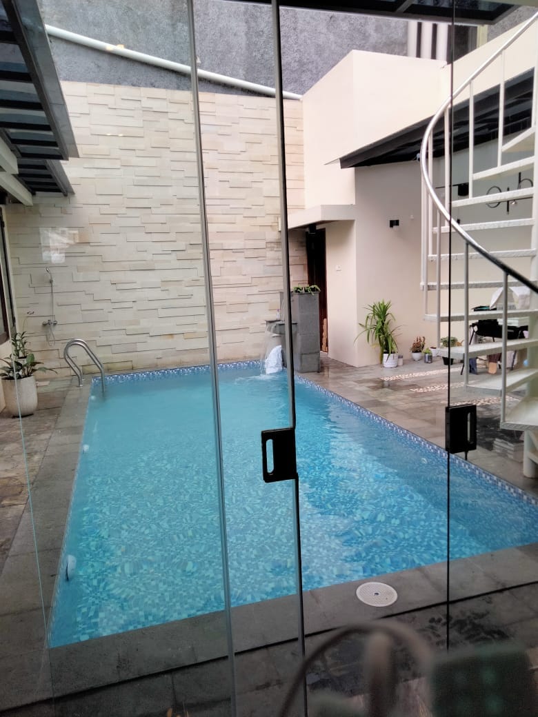 Kediaman Ibu Wisye Jl. Kaliasin, Surabaya