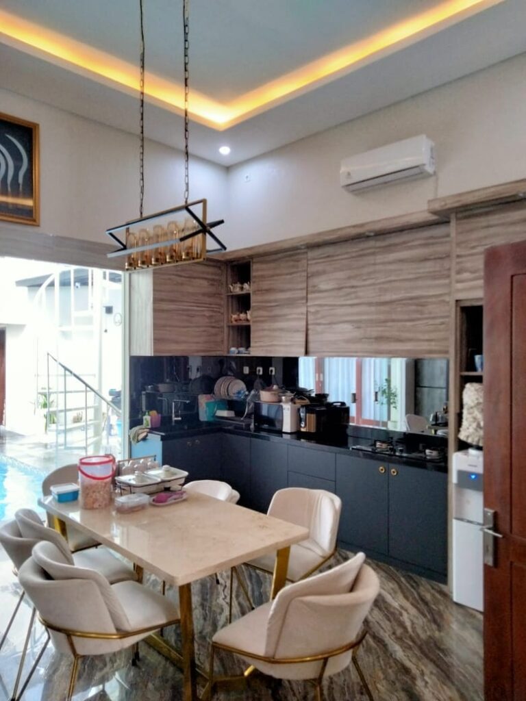 Kediaman Ibu Wisye Jl. Kaliasin, Surabaya
